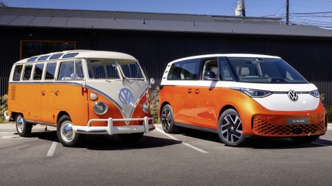De oude en nieuwe versie van het Volkswagenbusje (Bron: Slashgear)